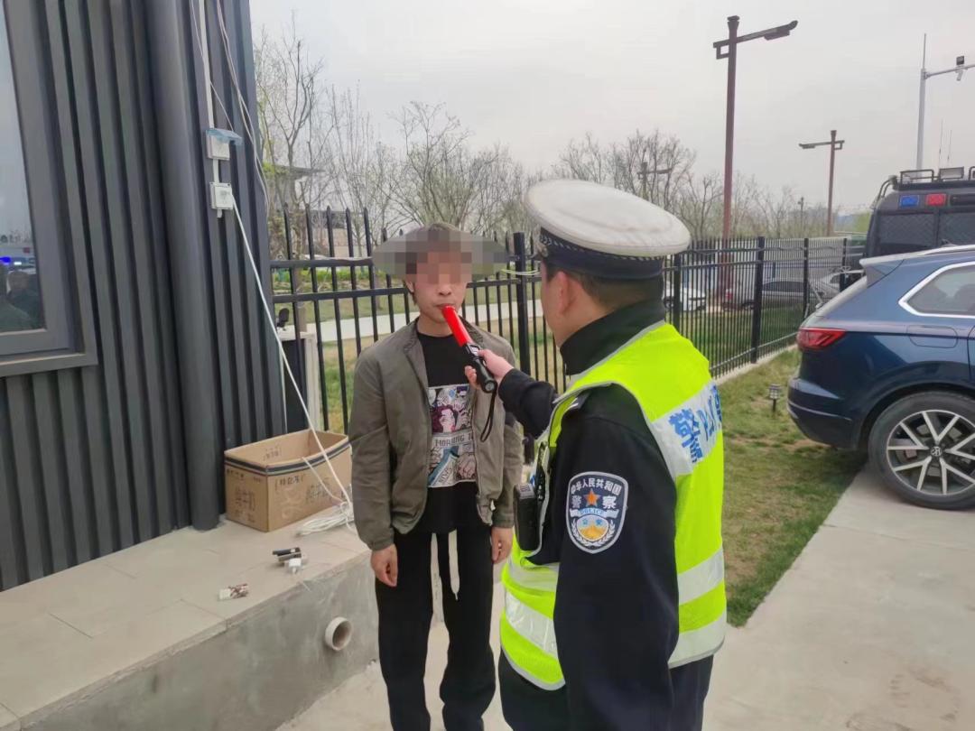 西安莲湖交警大队查处无证驾驶,飙车漂移被交警抓