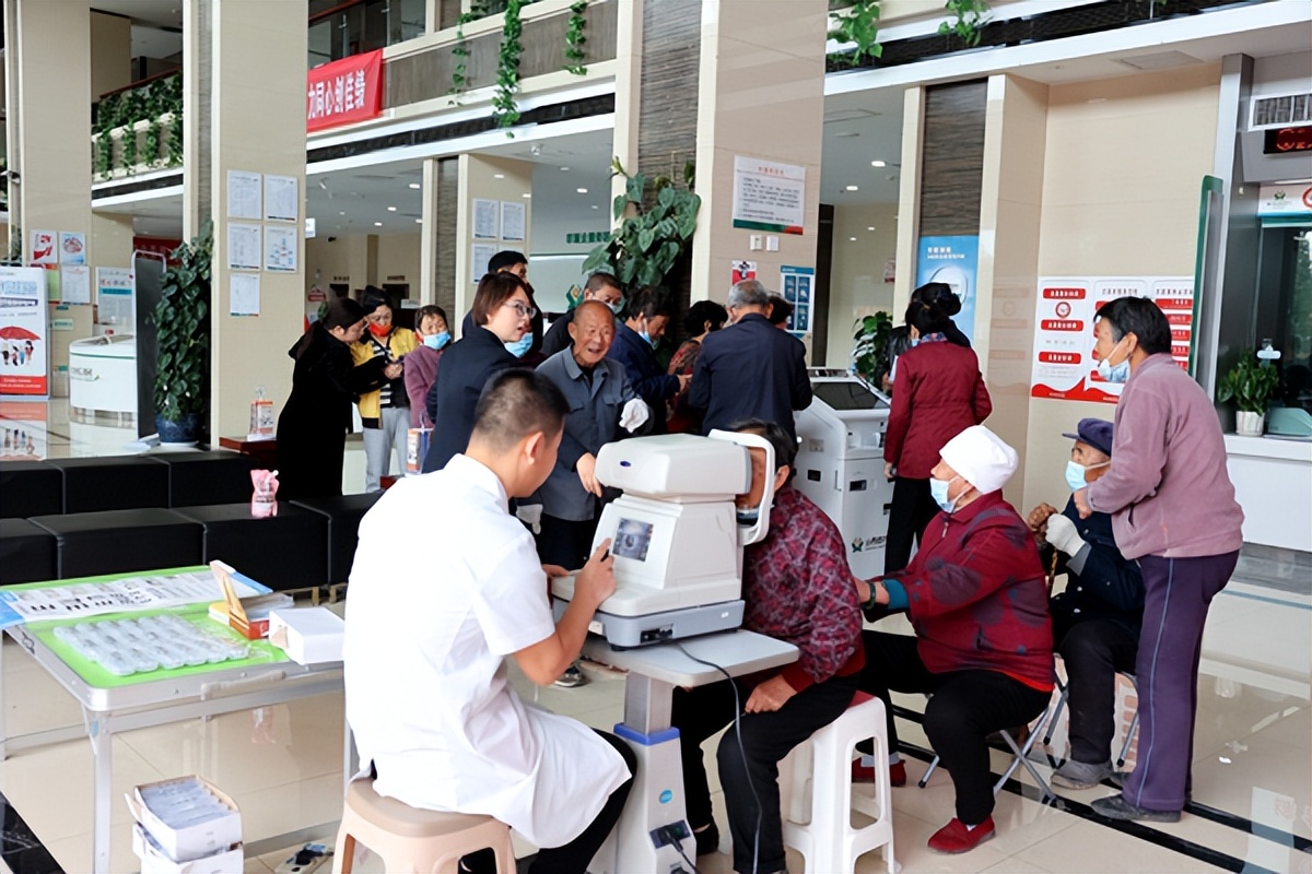 壶关农商银行：让重阳喜气洋洋