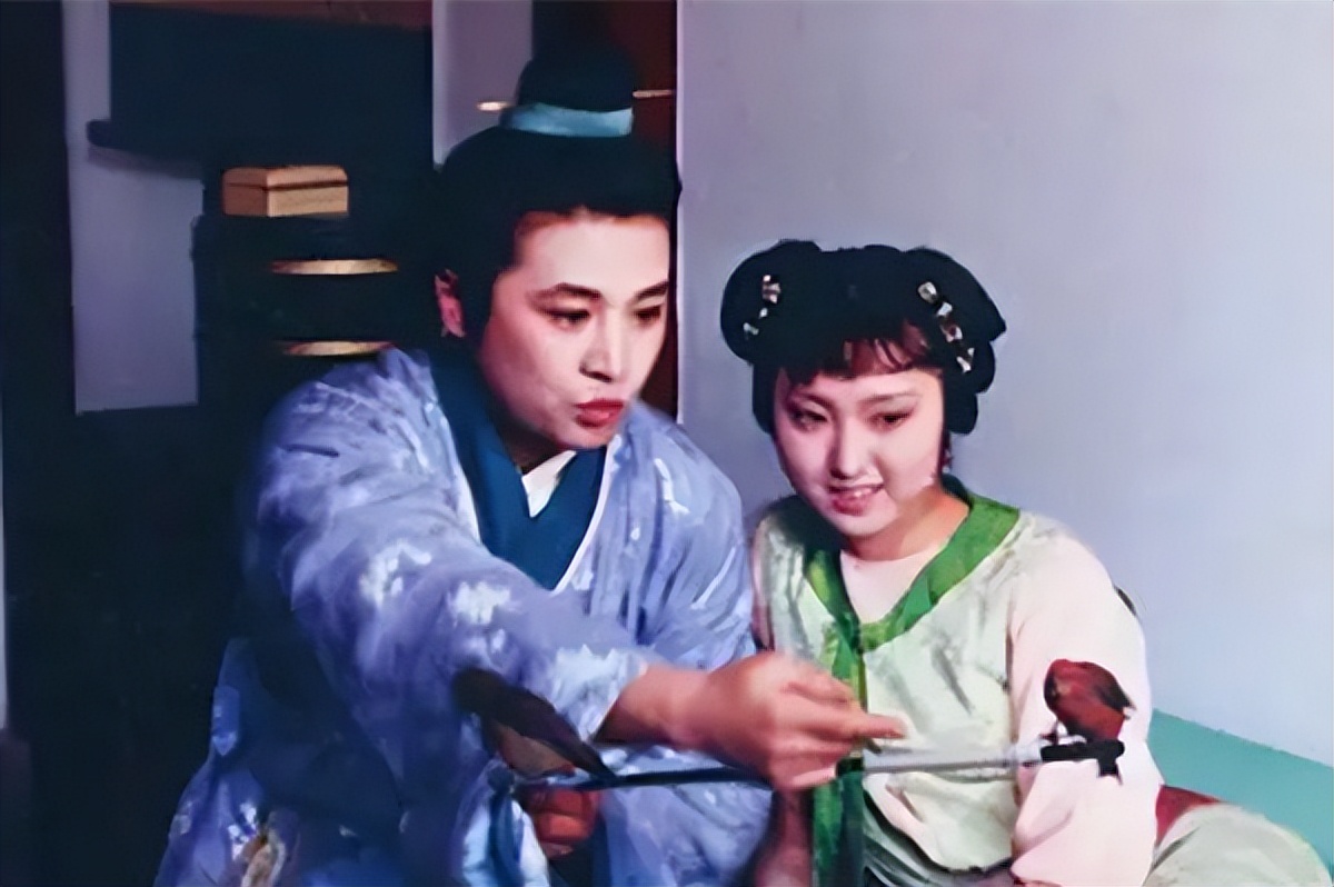 贾宝玉恨薛宝钗和袭人,贾宝玉对袭人的态度