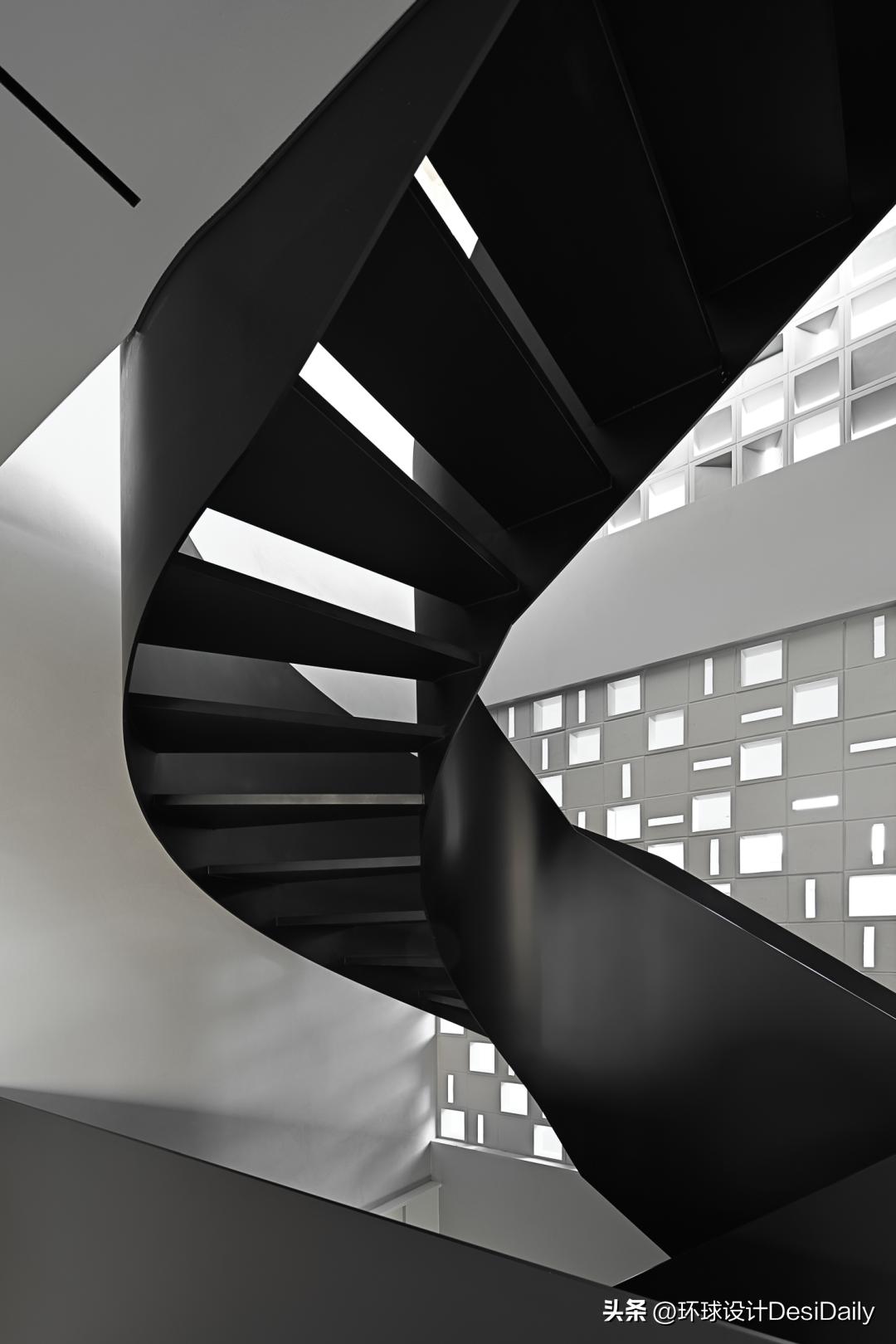 首发.刘捷｜680㎡极简顶复，空纳万境【环球设计3124期】