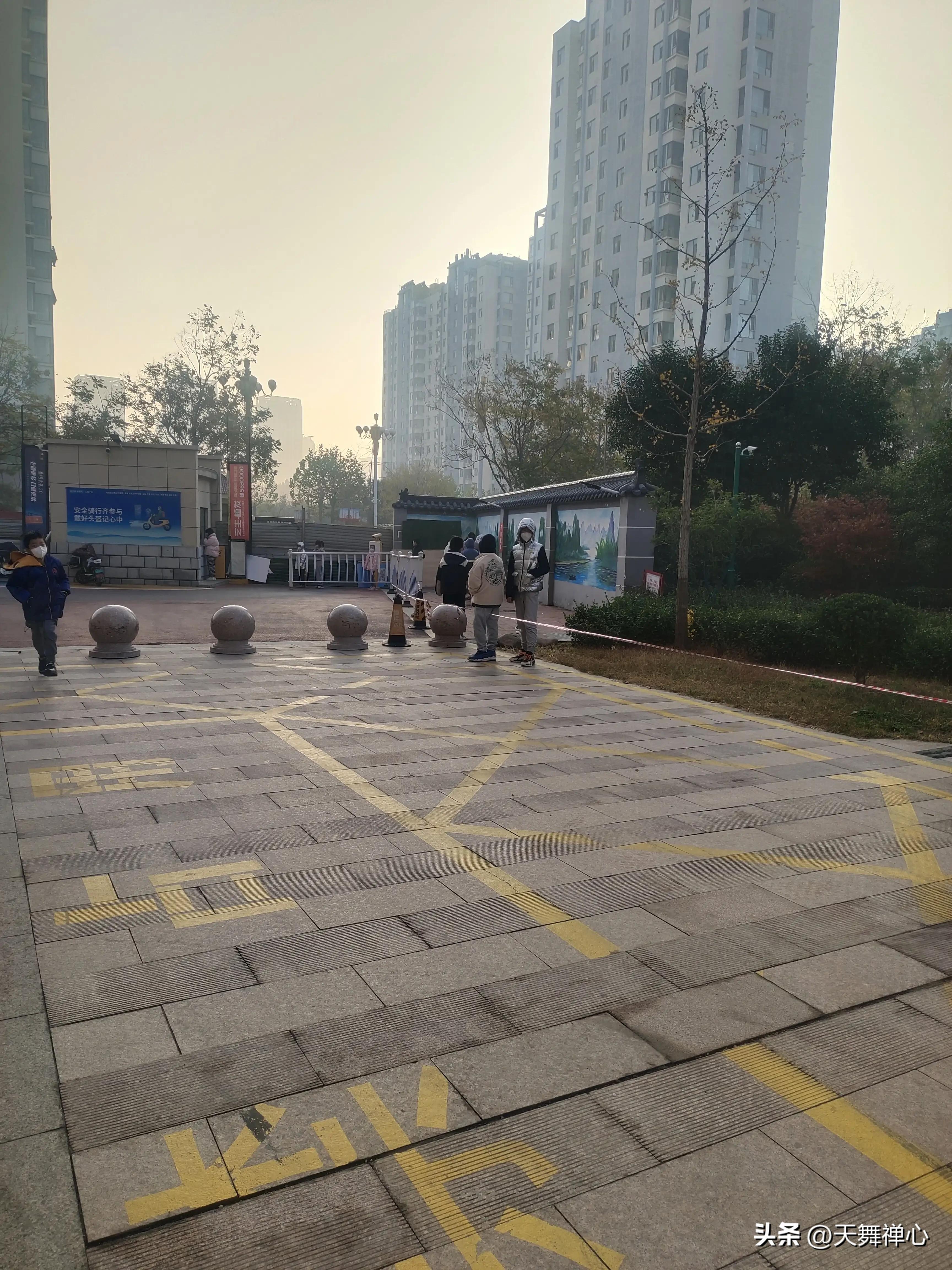 小区的优秀创业者——洪玉进