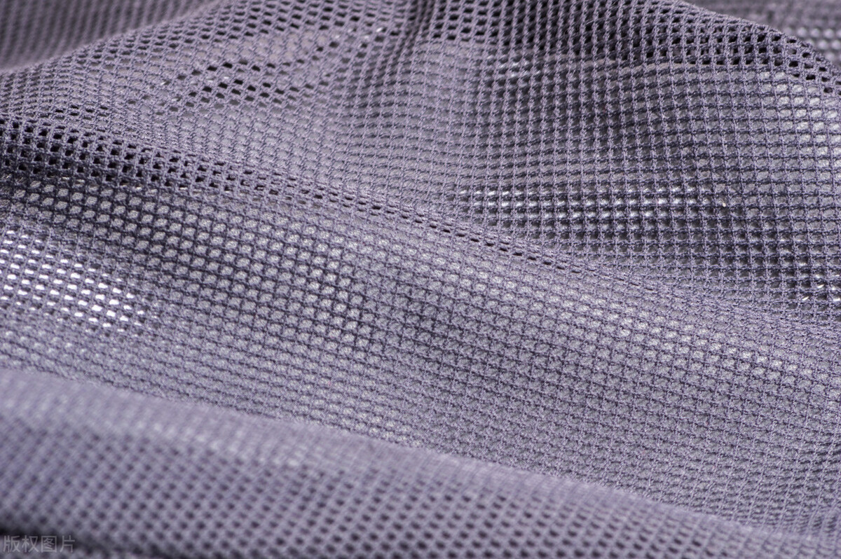 聚酯纤维含量多少的衣服不起球,聚酯纤维面料是粗糙的还是光滑的