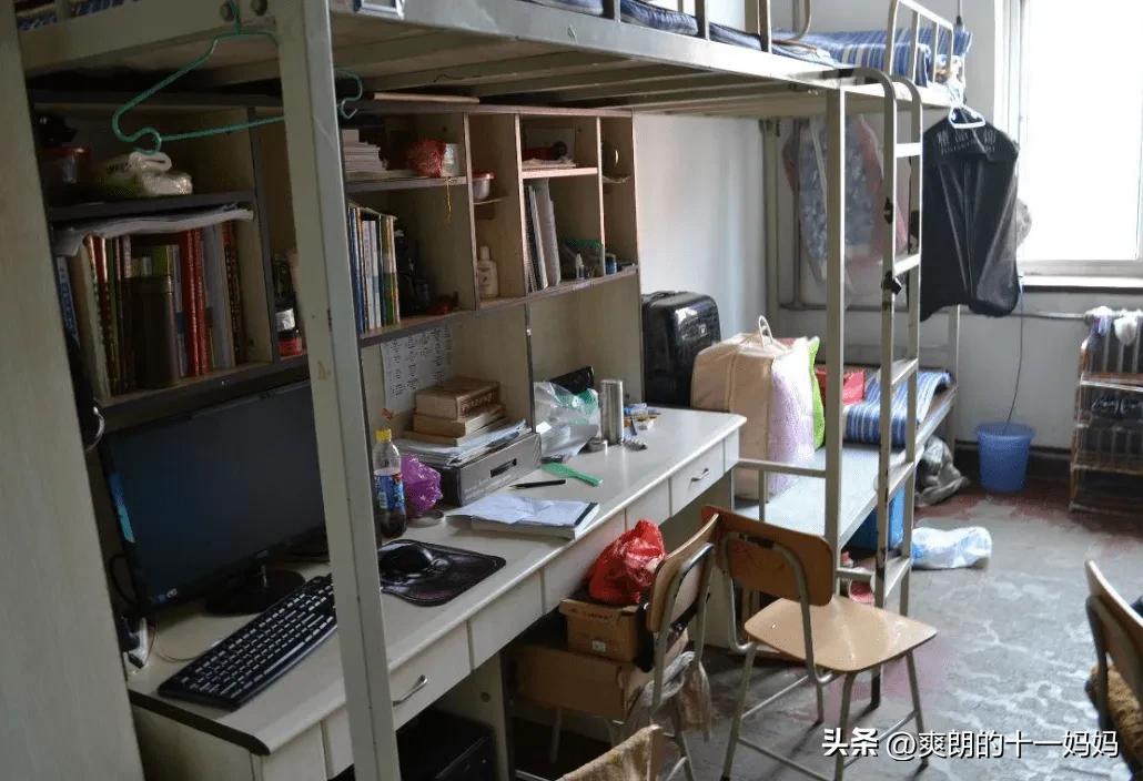 普通大学宿舍真实照片,清华宿舍vs普通大学宿舍