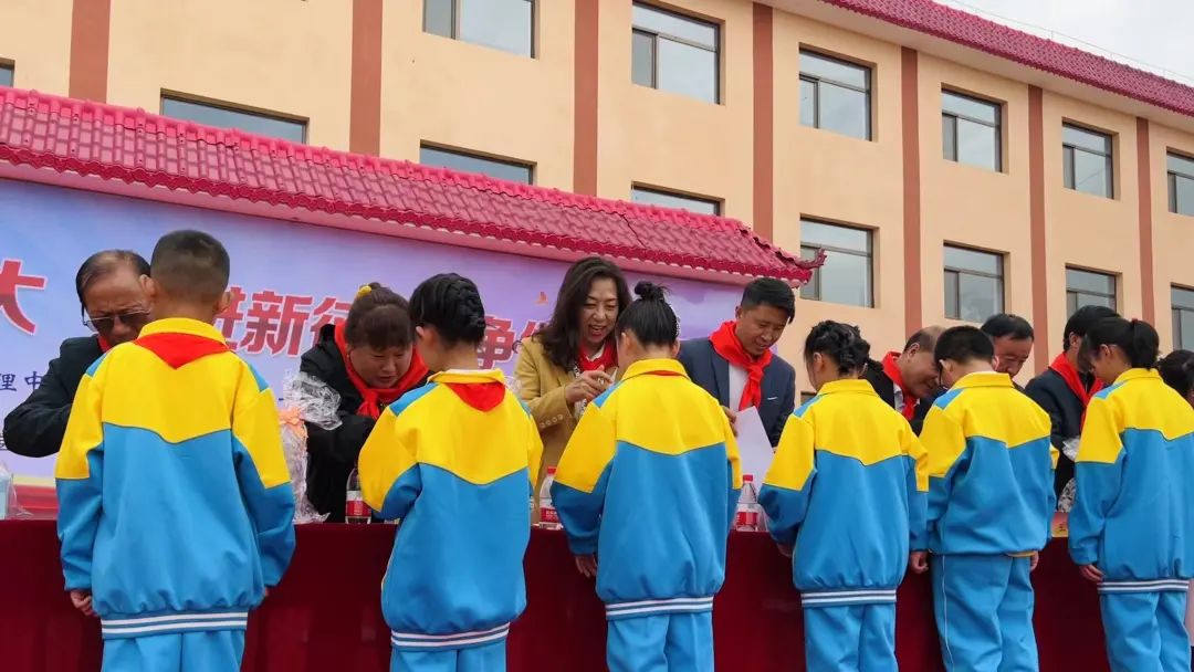 华富光彩小学,信义小学的六一儿童节