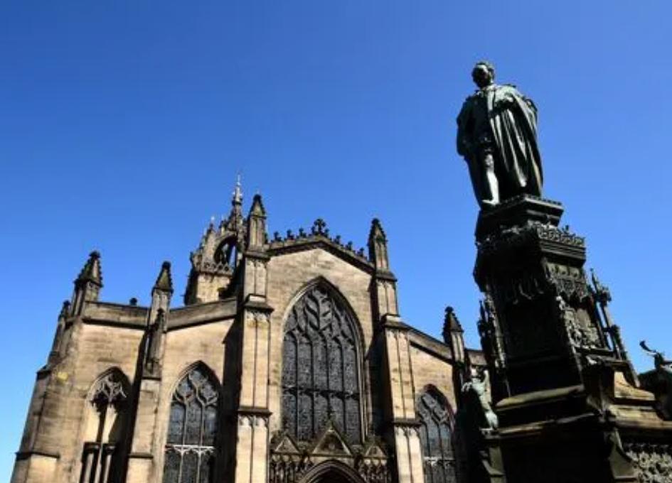 亚当斯密提出了经济人理论,简述亚当斯密的经济发展理论