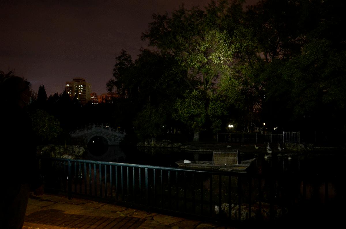 黄白光自由切换两用头灯,泛光和远射一体头灯