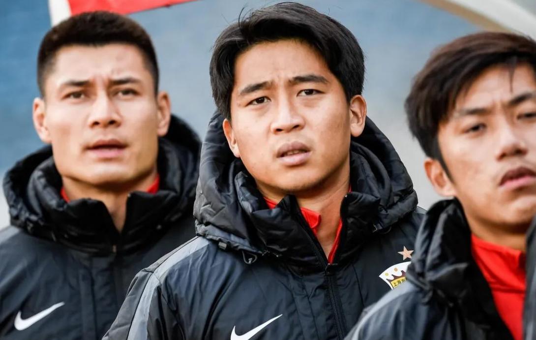 是谁埋没了胡靖航？20岁获中超最佳，随后6年颠沛流离无进步