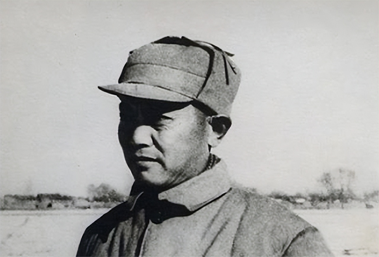 1992年，弥留之际的*先念李**留下唯一请求：将骨灰撒到曾经战斗之处