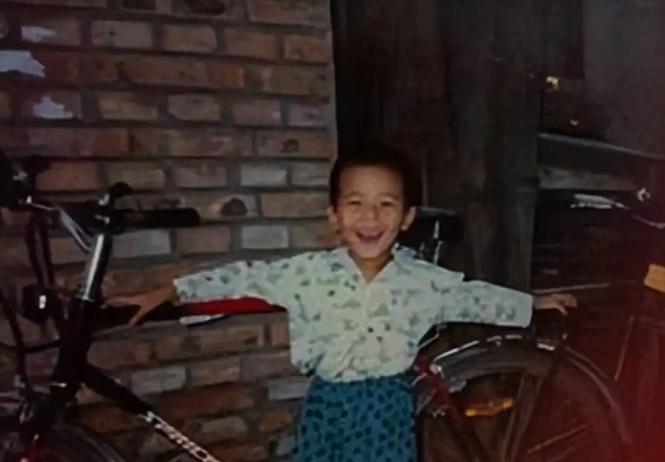 12年过去了，“宁坐宝马哭，不坐单车笑”的女孩，嫁入豪门了吗？