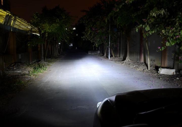 led车灯和卤素灯哪个好,怎么区分汽车大灯是led还是卤素灯