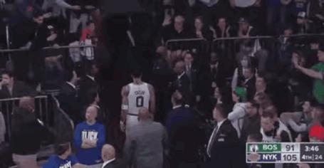 詹姆斯赛后批评裁判,詹姆斯被犯规裁判不吹塔图姆