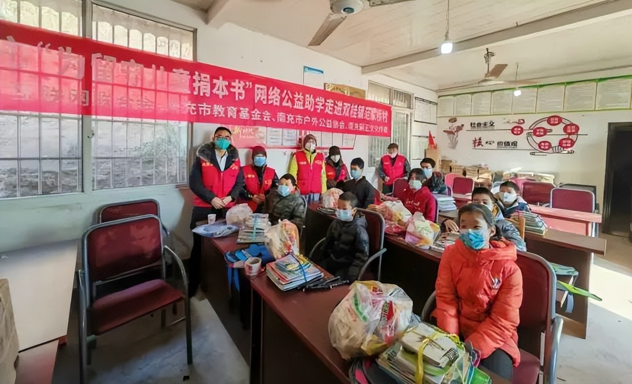 关爱留守儿童助力教育事业,帮扶助残公益活动青少年