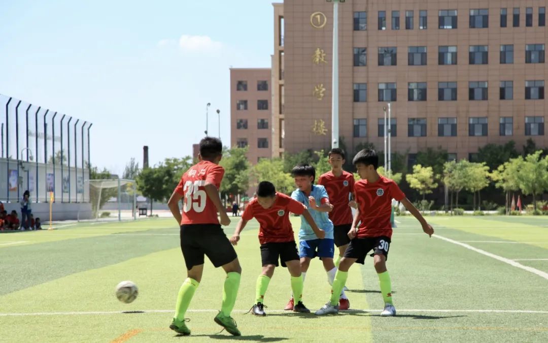 包头市青山区哈达道小学男子足球队勇夺自治区“主席杯”亚军