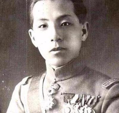 1975年蒋介石临终前,对蒋经国说出不放张学良的原因,张泪如雨下