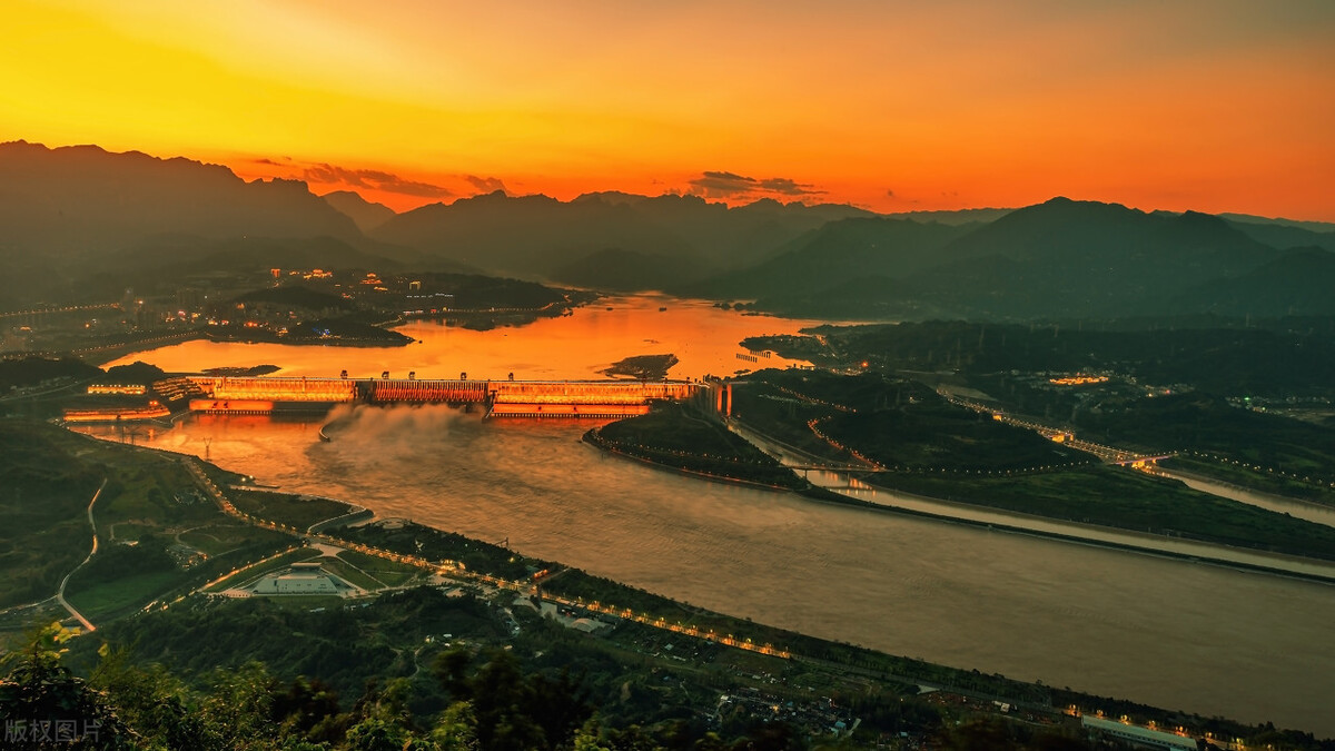 三峡大坝的简介,三峡大坝船闸视频