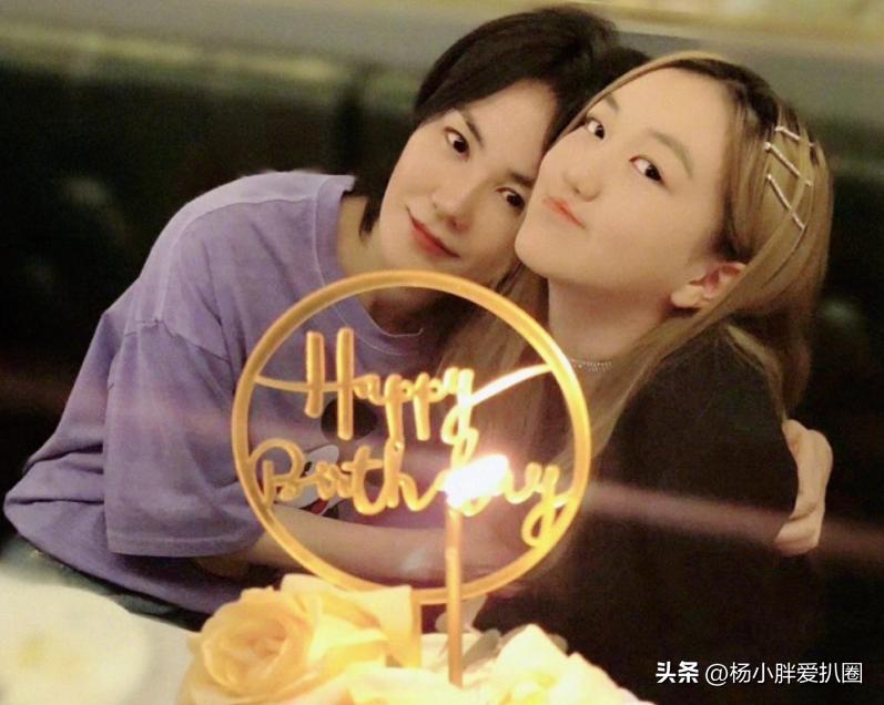 李嫣逛街,李嫣瑞士名校生活照曝光