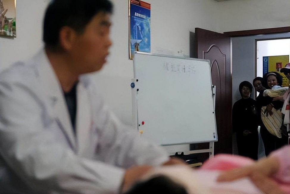 90后小伙成为催乳师,小伙做催乳师月入十万