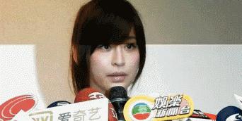 被男友公开*夜初**时间，40岁翻红的“甜心教主”，为何总遇渣男？