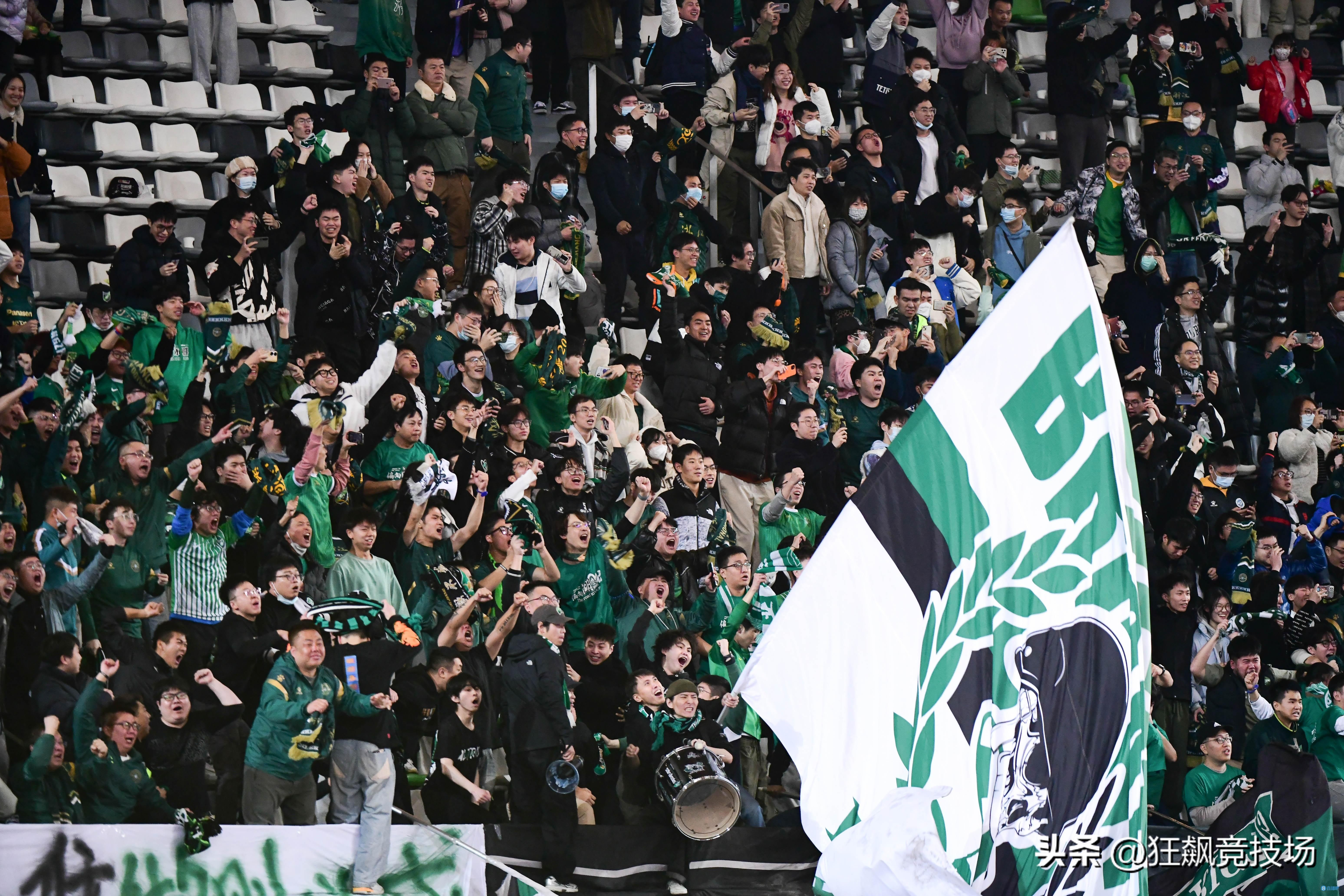 加冕八冠王山东泰山逆转浙江,浙江点球赢上海