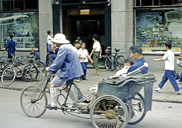日军罪行照片：攻陷香港后兽性毕露，当场轮番侵犯新婚女明星