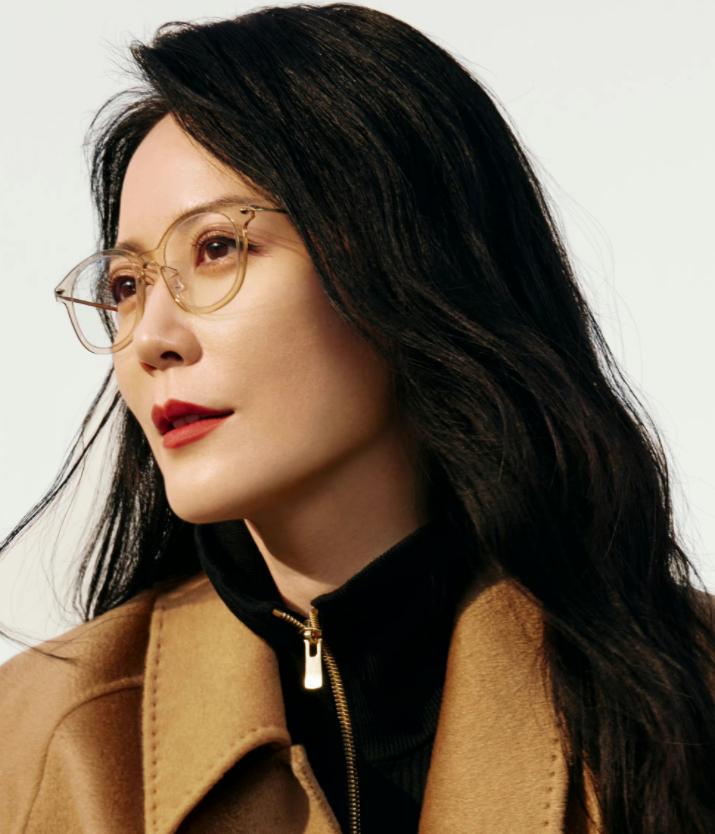 俞飞鸿穿低领长裙,俞飞鸿粉裙优雅知性写真