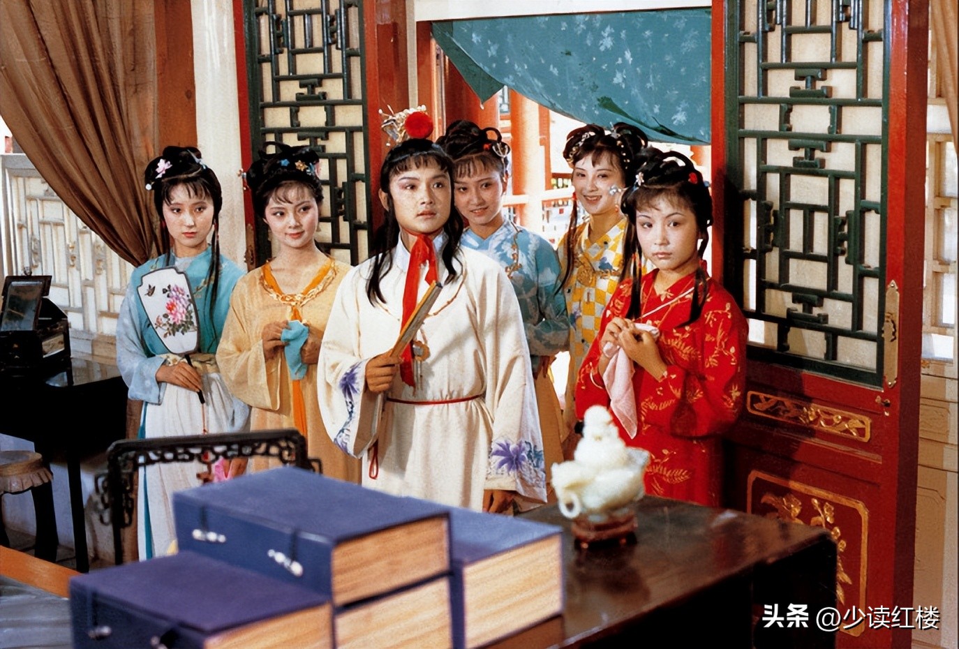 红楼梦贾宝玉的五个情节故事,贾宝玉在怡红院绛芸轩性格特点