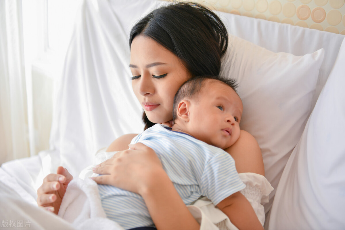 宝宝抱着睡放下醒有什么办法,宝宝入睡必须抱睡怎么办