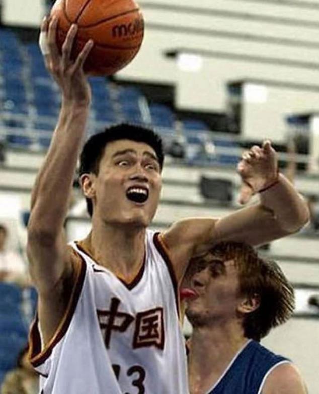 赛场上搞笑的瞬间救人,职业赛场上的十大爆笑场面