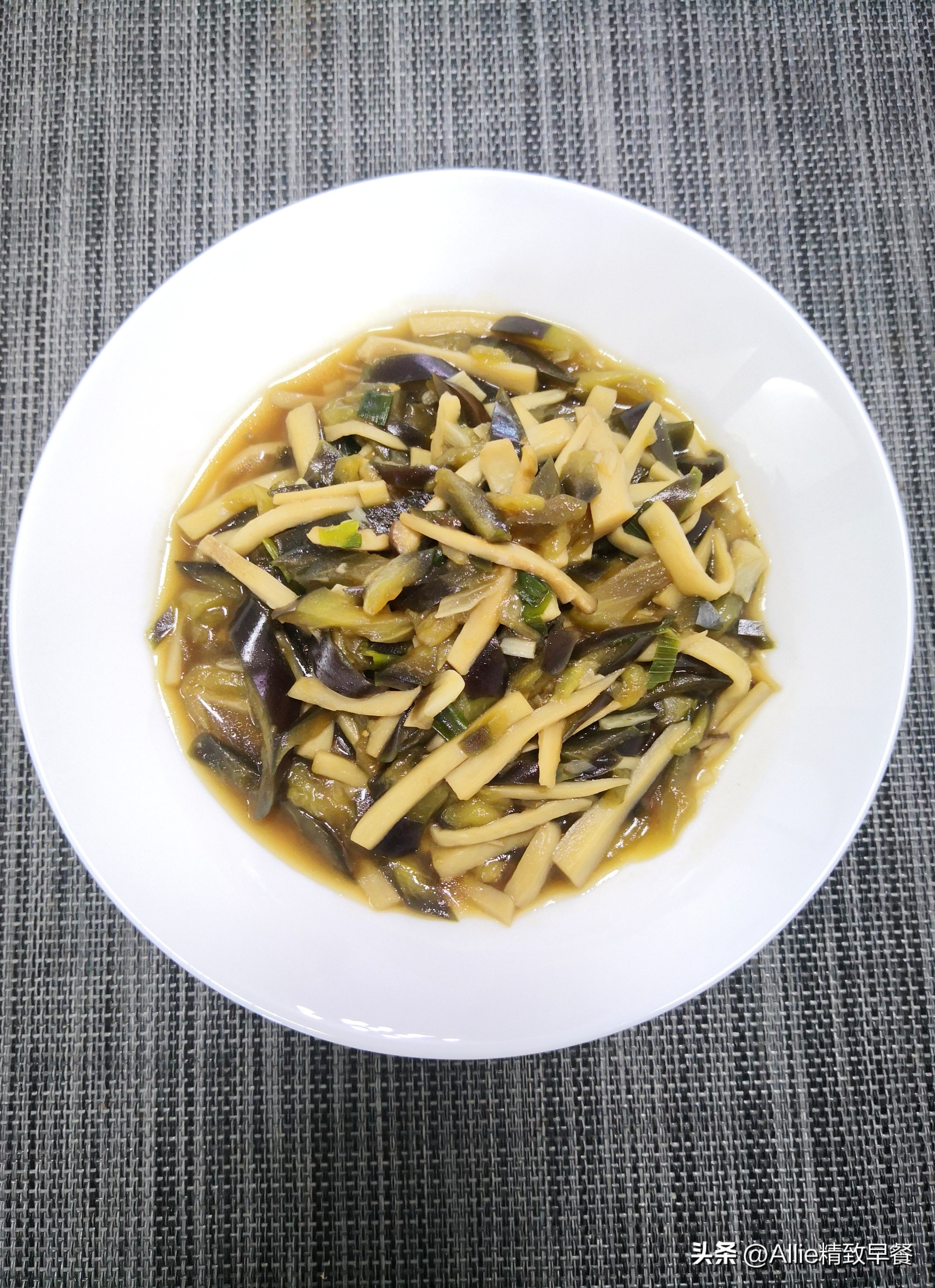 炖鱼不腥不放料酒的做法,不用料酒炖鱼怎么做好吃