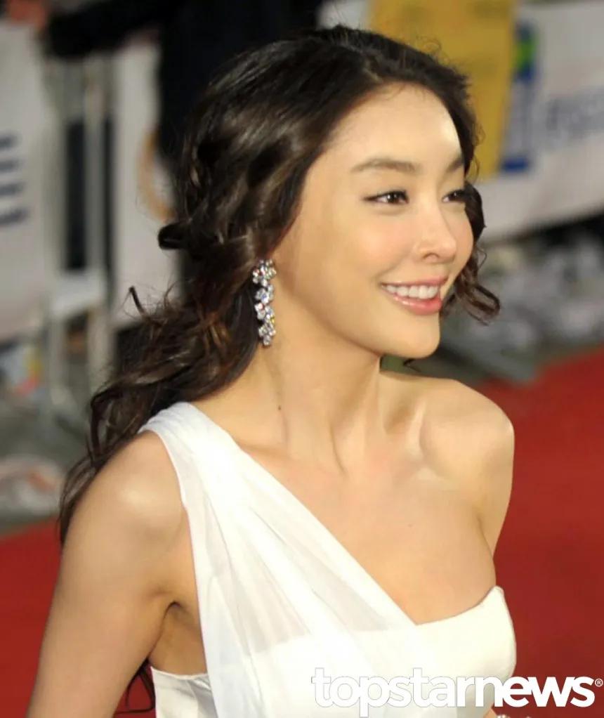 陪睡、监听、惨遭经纪人毒打，南韩演艺圈不能说的「暗黑*规则潜**」