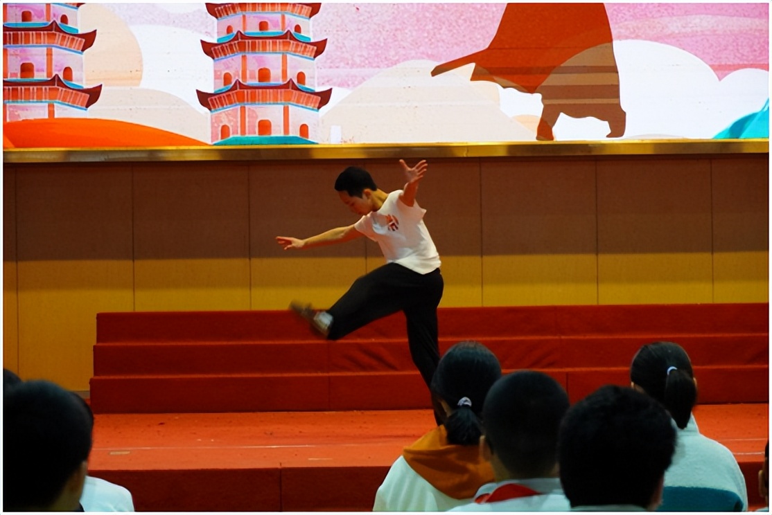 铿锵高甲进校园闽南文化润心田