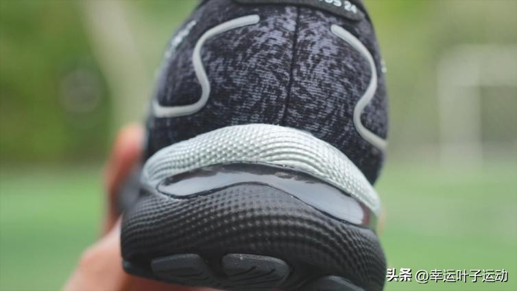 亚瑟士nimbus26跑鞋深度测评,亚瑟士顶级跑鞋kayano24评测