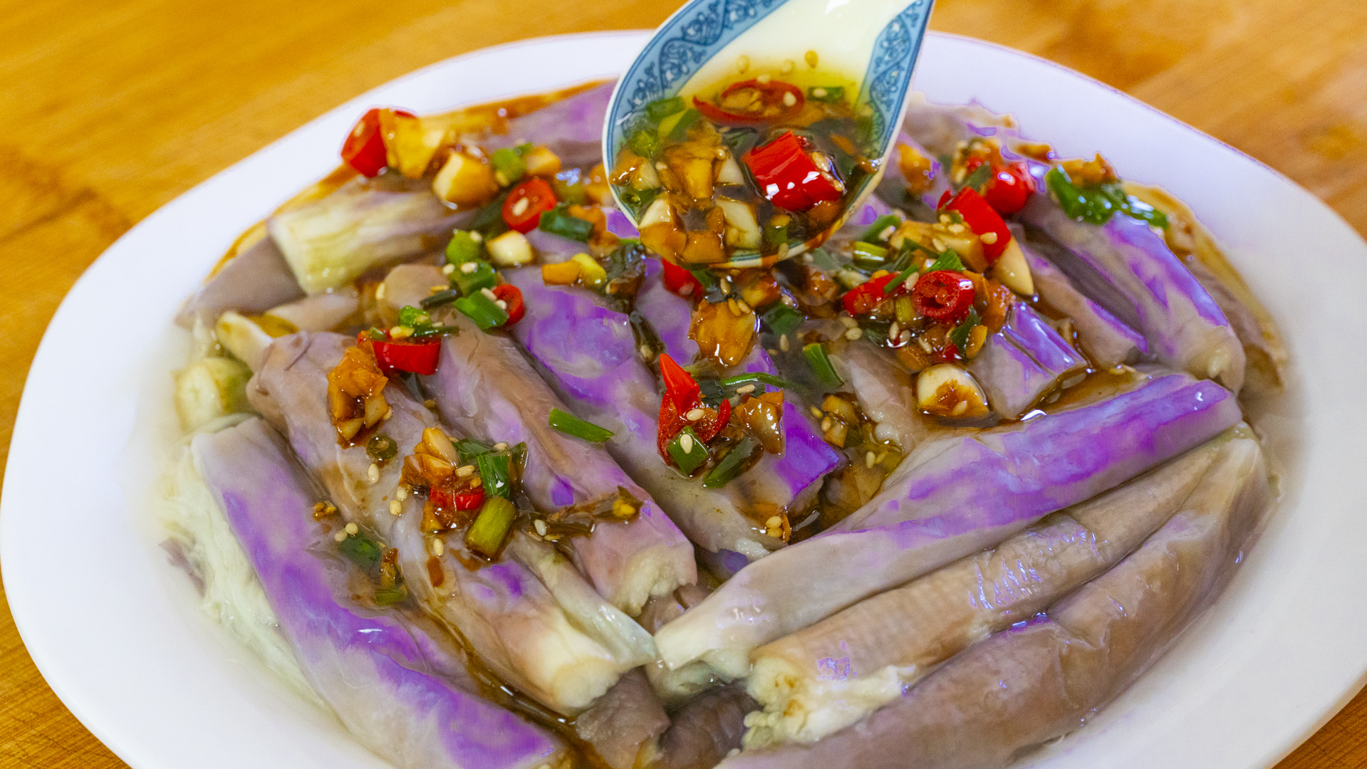 建议女人，多善待自己，少喝奶茶多吃6道菜，脸色红润，精神饱满