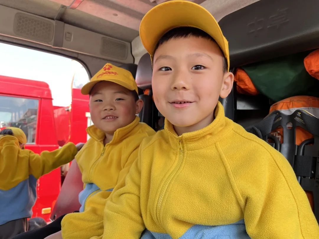 【垣曲县滨都幼儿园】滨都萌娃走进*防队消**致敬最美“火焰蓝”