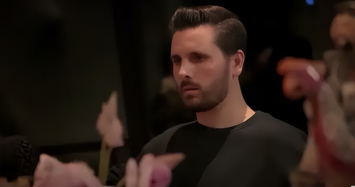 卡戴珊办奢华婚礼！被前任撞见亲热场面，修罗场引全网吃瓜