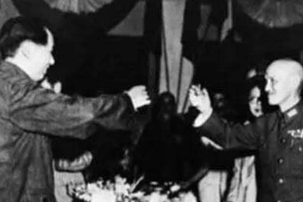 他被老蒋视为“国师”，重庆谈判对伟人出言不逊，领袖这样回应