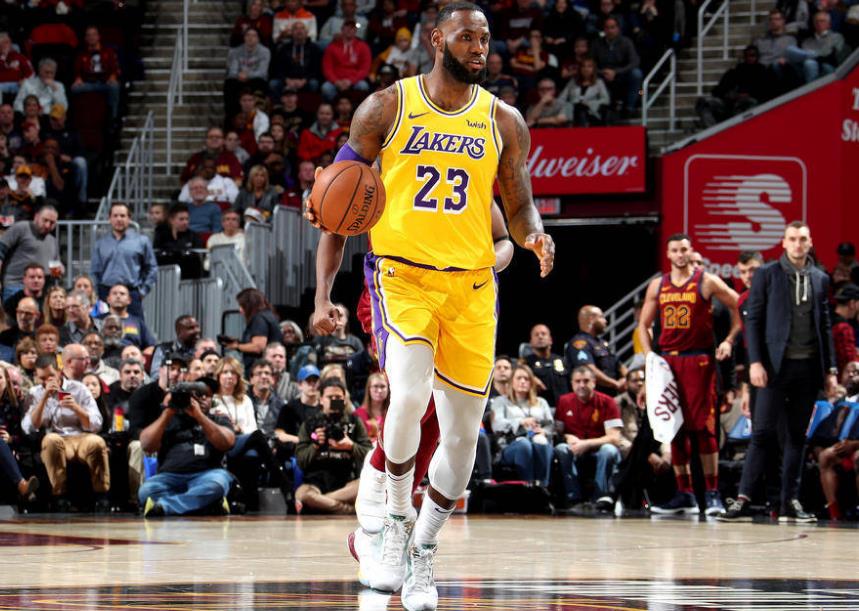 老詹拿10000助攻有多强？看了历史助攻榜前30，你就有概念了