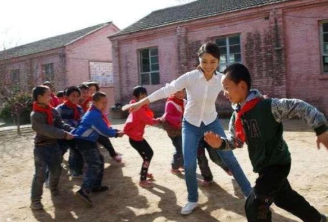 教师辞职为啥要交违约金,为什么教师辞职要赔违约金