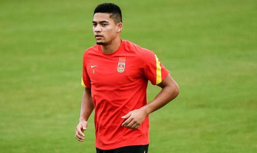 李霄鹏的国足最佳后防线浮出水面，泰山后卫将是蒋光太的最佳组合