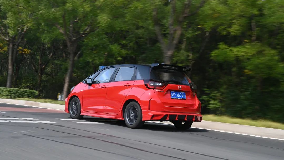 四代飞度大尾翼,新款飞度尾翼