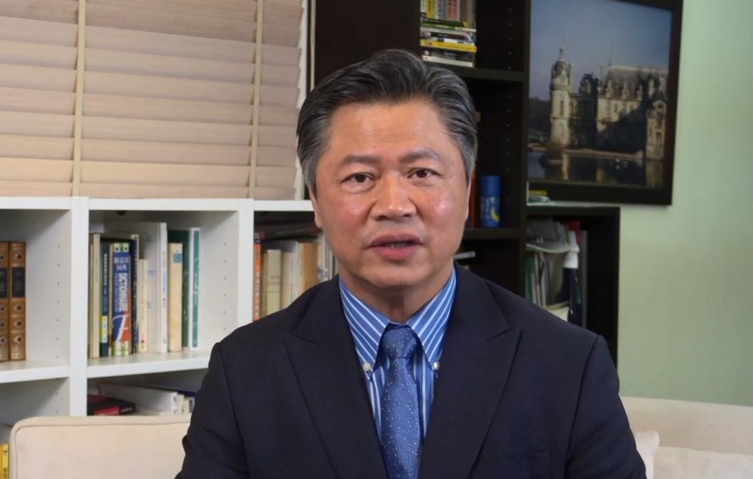 新闻美女主播官宣二婚！一身红裙嫁64岁教授，甜撒狗粮难掩幸福