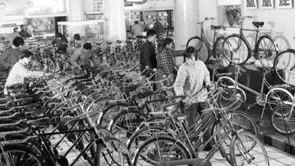 50年代凤凰老式双缸自行车多少钱,八十年代凤凰自行车现值多少钱