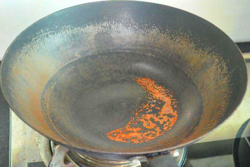 劣质铁锅如何开锅,白色铁锅的正确开锅方法