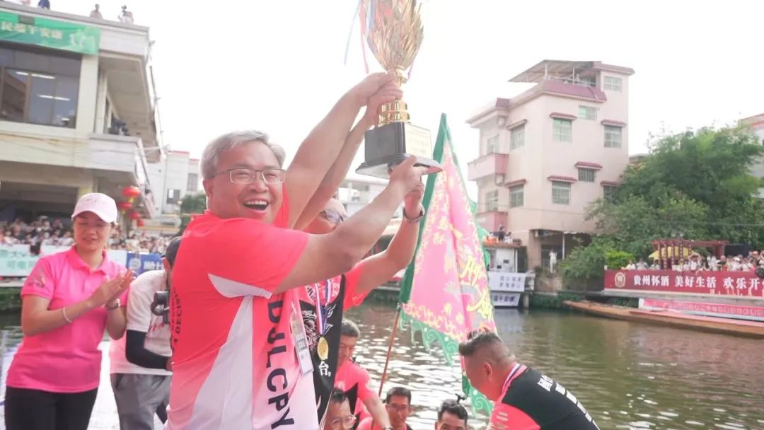 龙船漂移赛火爆出圈，国台再创事件营销新标杆