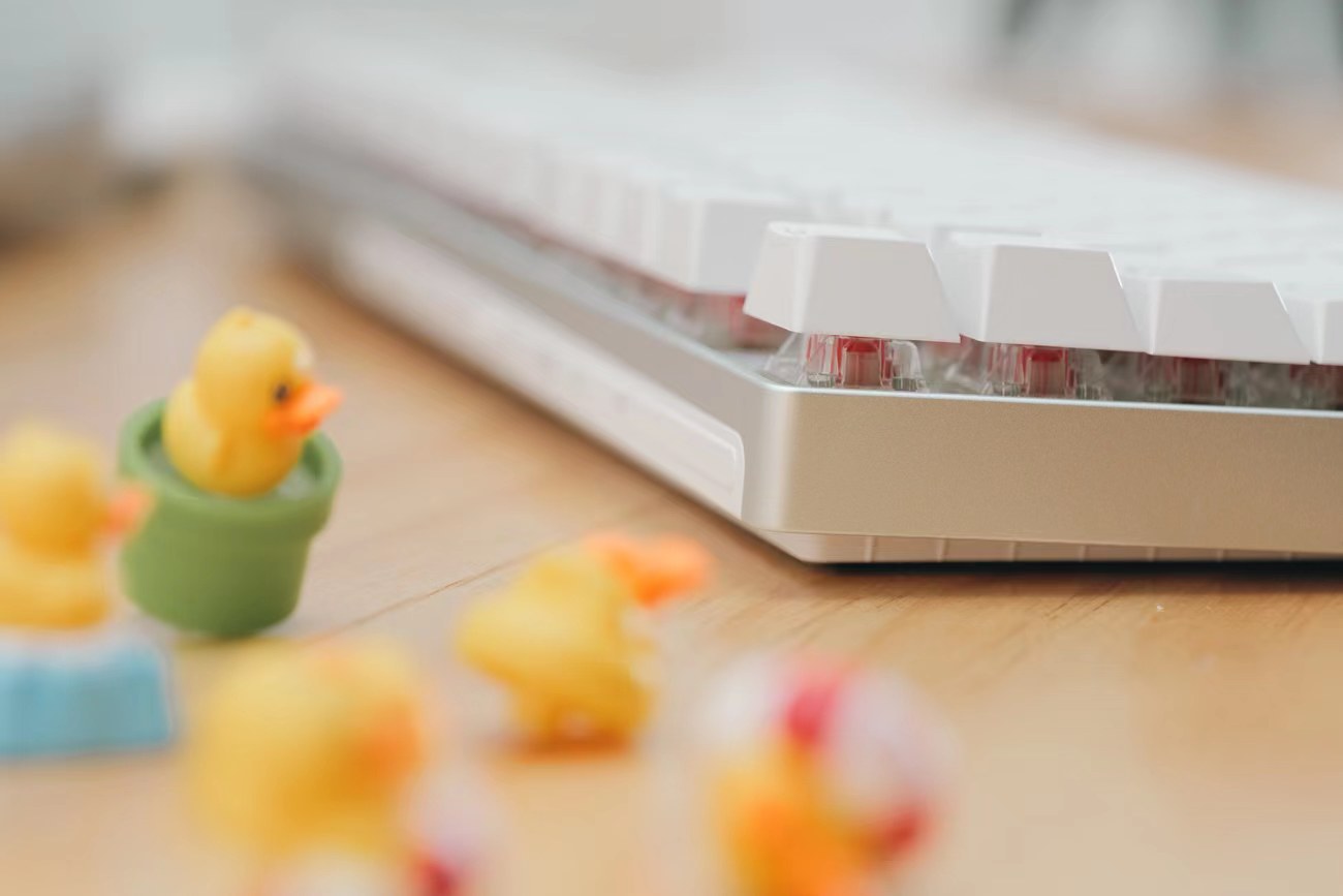 cherry轴入门机械键盘推荐,cherry键盘银轴和茶轴对比