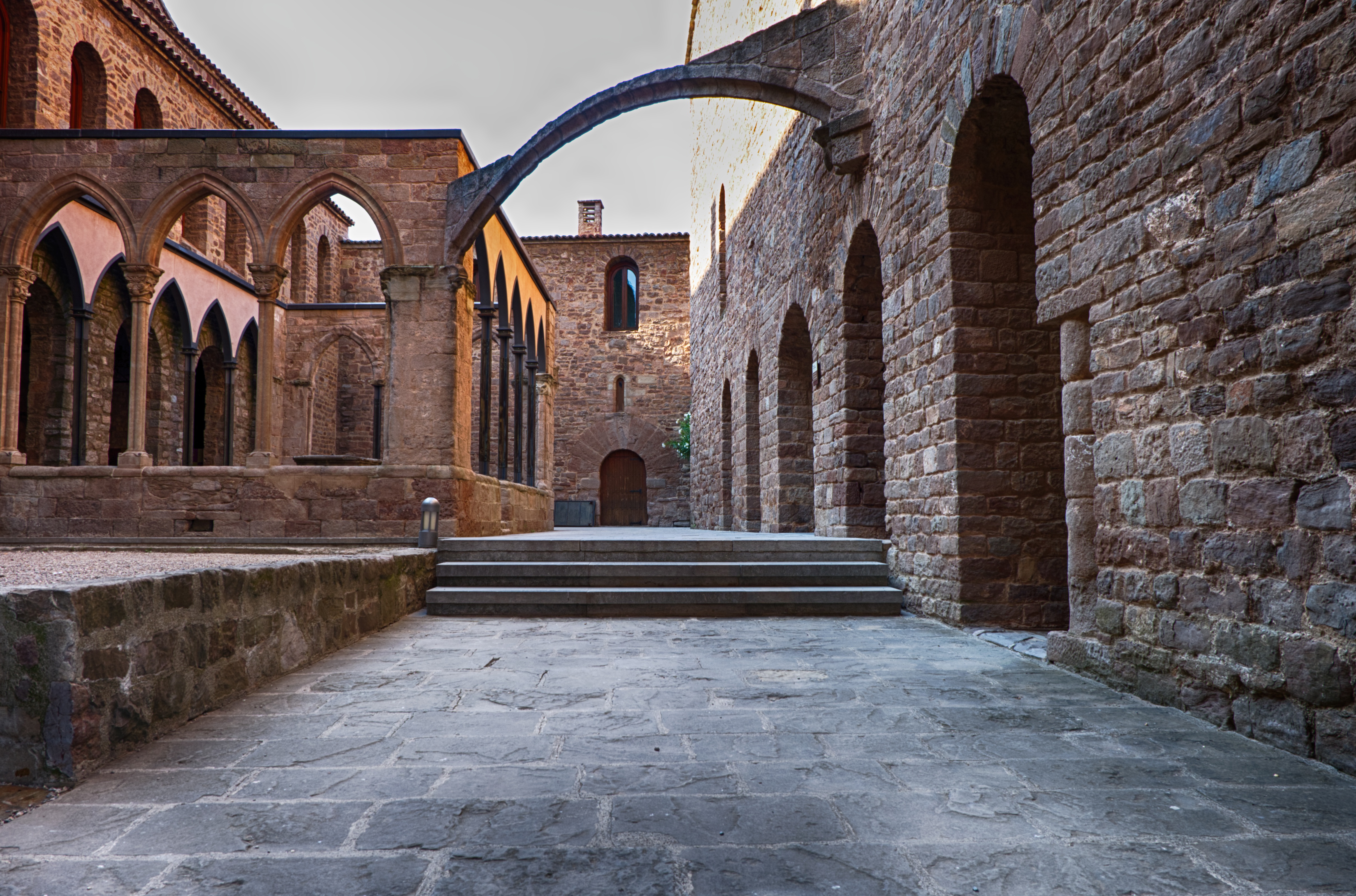 按揭房法拍后还用还房贷吗,贷款没还完的房子可以法拍吗