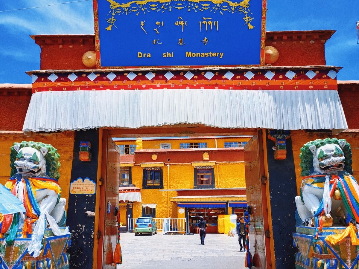 拉萨的什么寺最出名,拉萨有几个最重要的寺庙