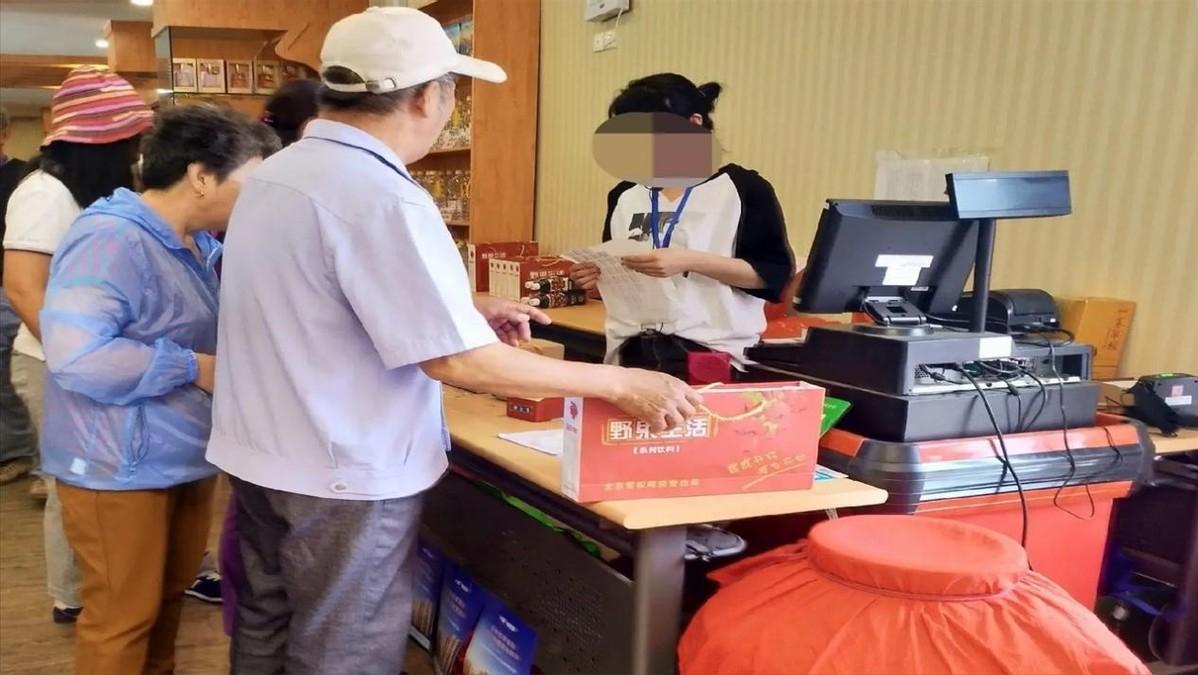 老年人免费旅行团有哪些,年轻人加入老年旅游团真的好