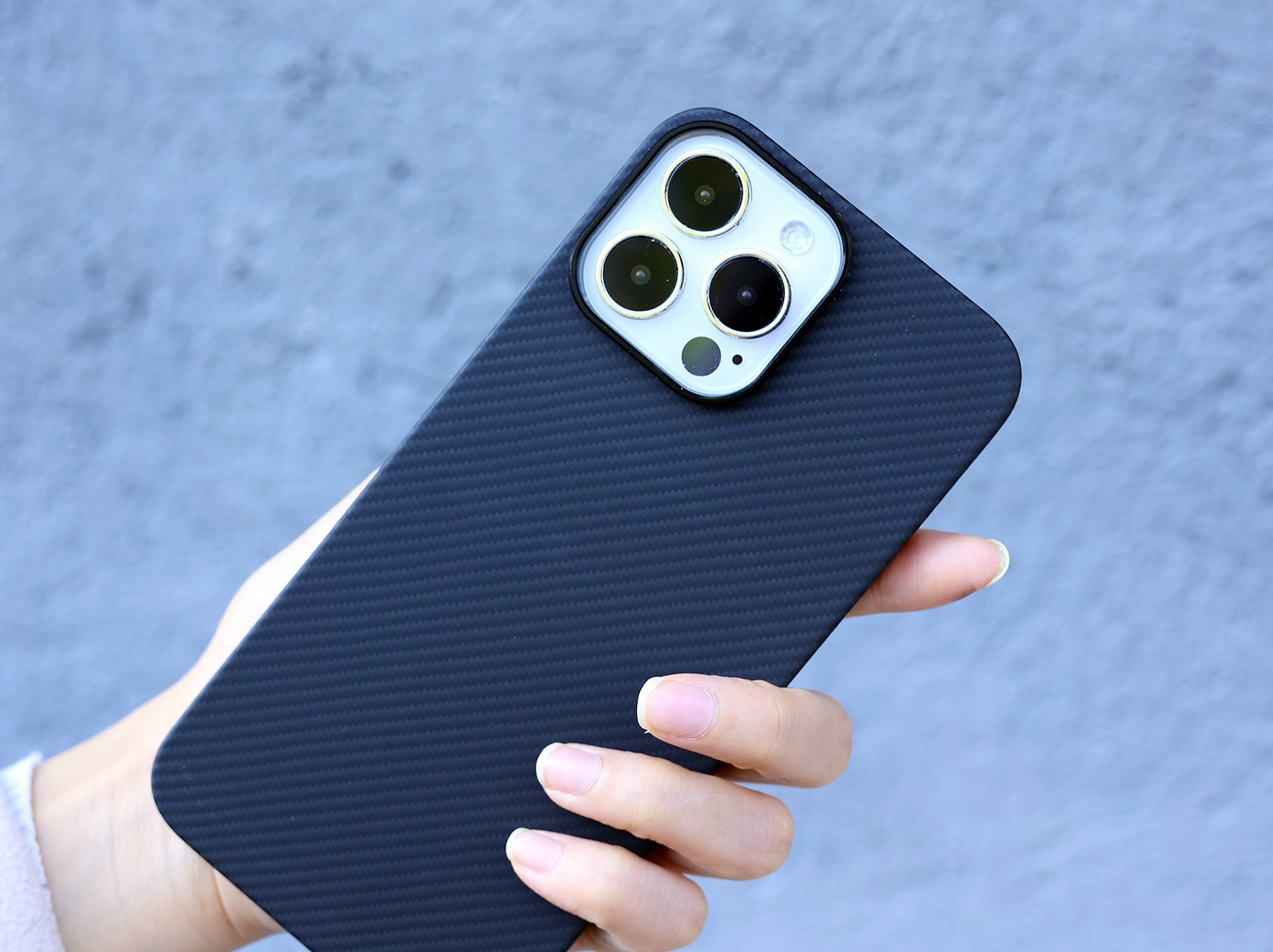 高颜值磁吸手机壳凯夫拉,高级感紫色凯夫拉手机壳