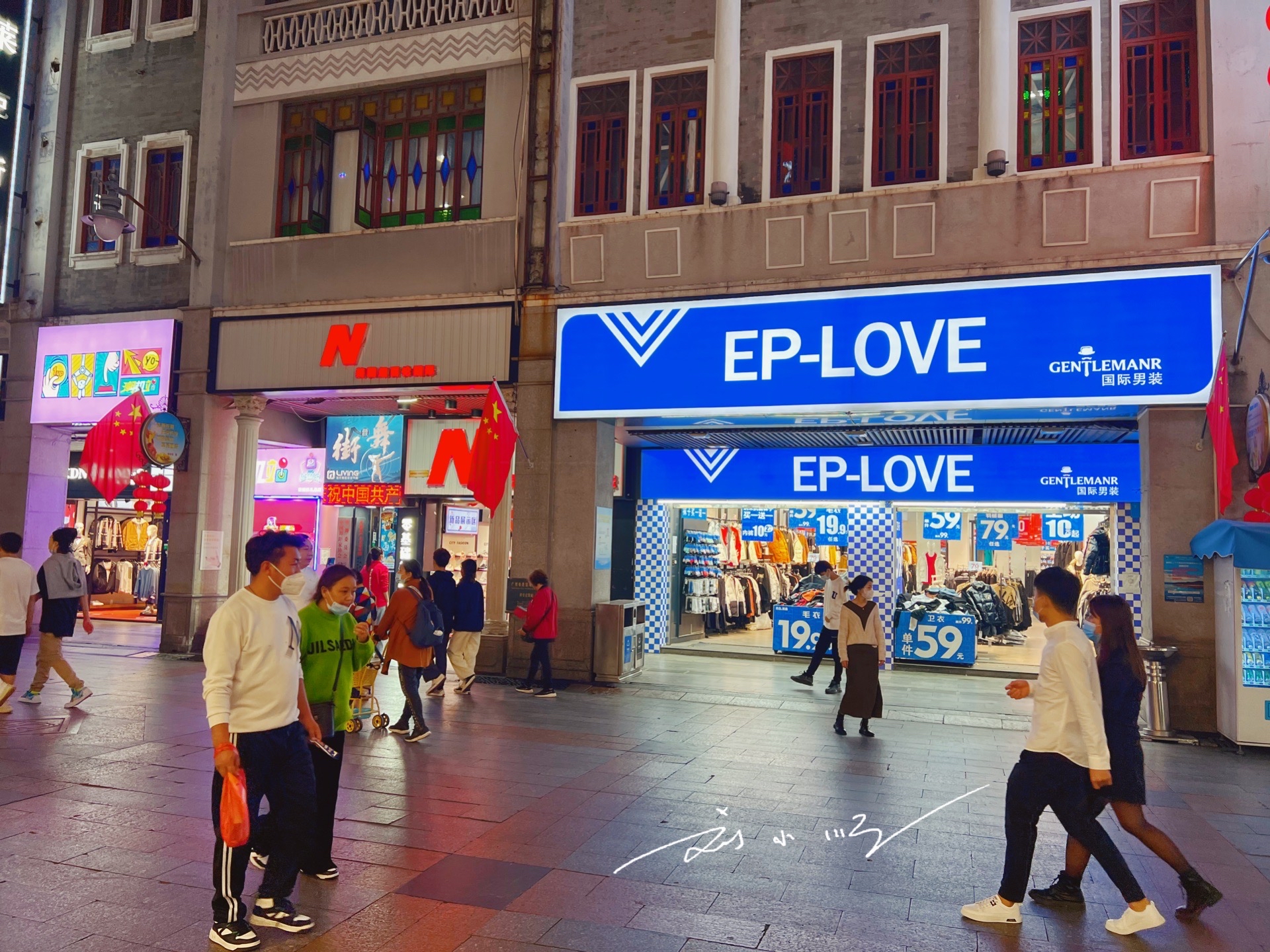 实拍广州“上下九”步行街，人气大不如前，游客：没什么好逛的